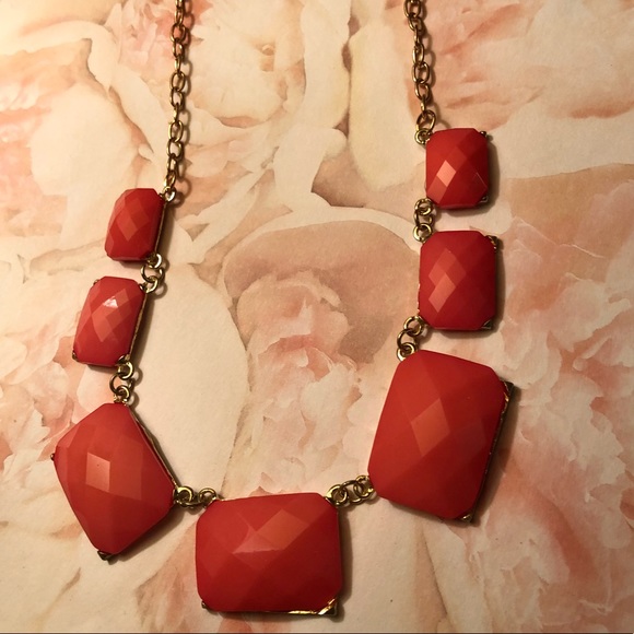 Coral statement necklace - Picture 2 of 5